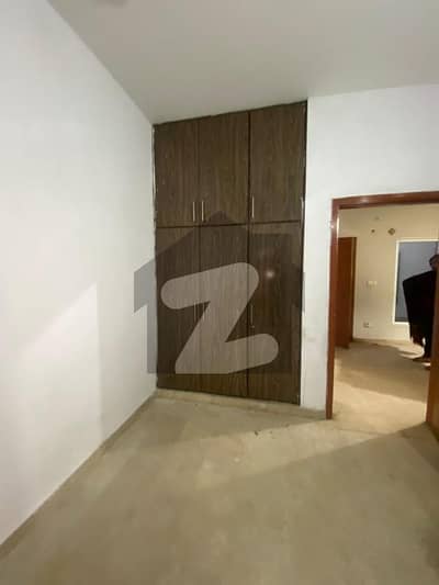 جی ۔ 8 اسلام آباد میں 3 کمروں کا 11 مرلہ زیریں پورشن 70.0 ہزار میں کرایہ پر دستیاب ہے۔