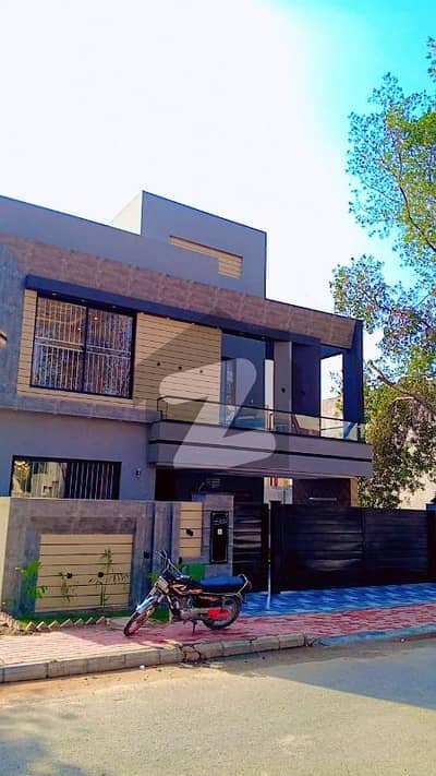 بحریہ ٹاؤن سیکٹر سی بحریہ ٹاؤن,لاہور میں 5 کمروں کا 10 مرلہ مکان 3.8 کروڑ میں برائے فروخت۔