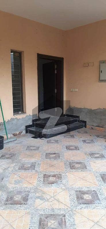 عسکری 10 - سیکٹر ایف عسکری 10,عسکری,لاہور میں 4 کمروں کا 17 مرلہ مکان 9.25 کروڑ میں برائے فروخت۔