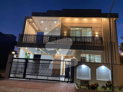 ٹاپ سٹی 1 اسلام آباد میں 5 کمروں کا 10 مرلہ مکان 5.3 کروڑ میں برائے فروخت۔