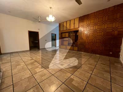 F-11 Beautiful Electricity Meter And Gas Meter Separate Upper Portion Available For Rent 3 Bedroom With Attached Bathroom Drawing Dining TV Lounge Kitchen Servant Quarter Car Parking