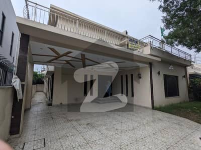 ڈی ایچ اے فیز 4 - بلاک ڈیڈی فیز 4,ڈیفنس (ڈی ایچ اے),لاہور میں 5 کمروں کا 1 کنال مکان 2.7 لاکھ میں کرایہ پر دستیاب ہے۔