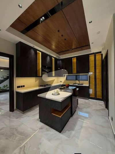 بحریہ ٹاؤن فیز 4 بحریہ ٹاؤن راولپنڈی,راولپنڈی میں 6 کمروں کا 1 کنال مکان 2.4 لاکھ میں کرایہ پر دستیاب ہے۔