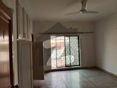 بحریہ ٹاؤن ۔ سفاری ولاز بحریہ ٹاؤن راولپنڈی,راولپنڈی میں 3 کمروں کا 14 مرلہ بالائی پورشن 80.0 ہزار میں کرایہ پر دستیاب ہے۔