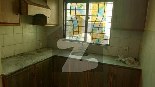 جوہر ٹاؤن فیز 2 - بلاک کیو جوہر ٹاؤن فیز 2,جوہر ٹاؤن,لاہور میں 5 کمروں کا 8 مرلہ مکان 1.55 لاکھ میں کرایہ پر دستیاب ہے۔