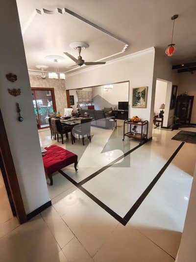 فریرے ٹاؤن کراچی میں 3 کمروں کا 9 مرلہ فلیٹ 5.4 کروڑ میں برائے فروخت۔