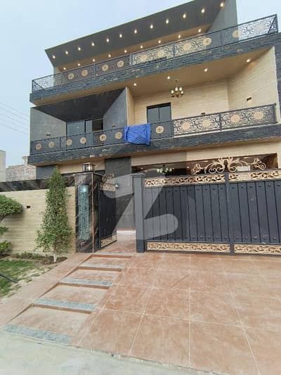 بخ ولاز فیز 2 - مانک بلاک بوچ ایگزیکٹو ولاز - فیز 2,بش ایگزیکٹو ولاز,ملتان میں 6 کمروں کا 9 مرلہ مکان 3.8 کروڑ میں برائے فروخت۔