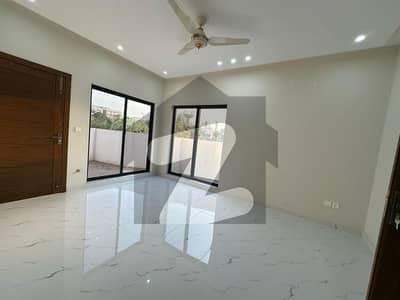 ڈی ایچ اے ڈیفینس فیز 2 ڈی ایچ اے ڈیفینس,اسلام آباد میں 6 کمروں کا 1 کنال مکان 2.65 لاکھ میں کرایہ پر دستیاب ہے۔