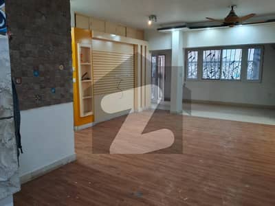 ڈی ایچ اے فیز 5 ڈی ایچ اے ڈیفینس,کراچی میں 18 مرلہ پینٹ ہاؤس 3.95 کروڑ میں برائے فروخت۔