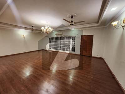 Beautiful Luxurious 6 Bedroom House