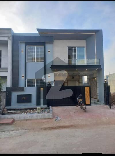 جناح گارڈنز فیز 1 جناح گارڈنز,ایف ای سی ایچ ایس,اسلام آباد میں 4 کمروں کا 8 مرلہ مکان 2.75 کروڑ میں برائے فروخت۔