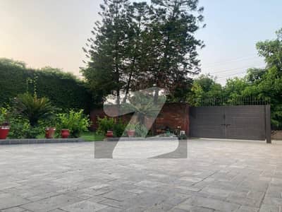 گلبرگ 3 گلبرگ,لاہور میں 4 کمروں کا 2 کنال مکان 4.5 لاکھ میں کرایہ پر دستیاب ہے۔