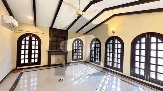 Beautiful 7 Bedrooms Triple Story House Available For Rent. .