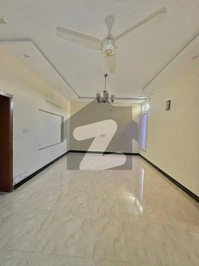 جی ۔ 9/3 جی ۔ 9,اسلام آباد میں 8 کمروں کا 10 مرلہ مکان 8.0 کروڑ میں برائے فروخت۔