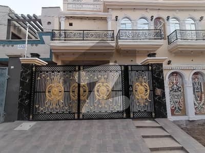 مرغزار آفیسرز کالونی لاہور میں 5 کمروں کا 10 مرلہ مکان 4.5 کروڑ میں برائے فروخت۔