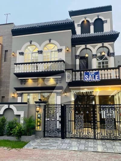 بحریہ ٹاؤن سیکٹر سی بحریہ ٹاؤن,لاہور میں 3 کمروں کا 5 مرلہ مکان 2.2 کروڑ میں برائے فروخت۔