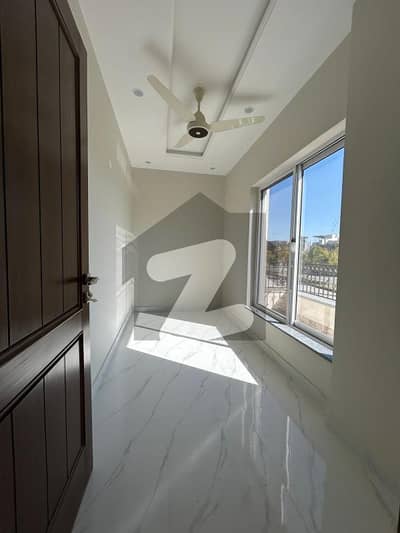 ڈی ۔ 12/3 ڈی ۔ 12,اسلام آباد میں 6 کمروں کا 10 مرلہ مکان 15.0 کروڑ میں برائے فروخت۔