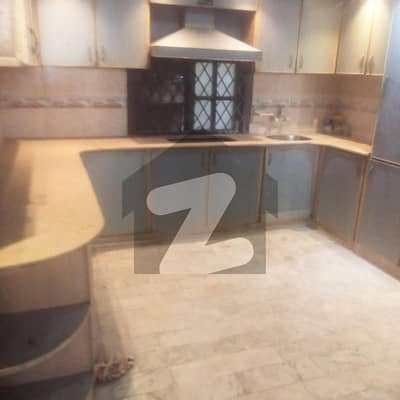 گلشن اقبال - بلاک 10-اے گلشنِ اقبال,گلشنِ اقبال ٹاؤن,کراچی میں 3 کمروں کا 16 مرلہ زیریں پورشن 1.3 لاکھ میں کرایہ پر دستیاب ہے۔