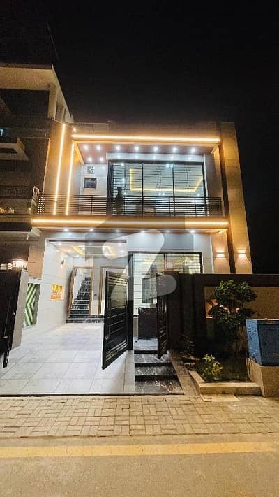 اتحاد ٹاؤن فیز ١ اتحاد ٹاؤن,رائیونڈ روڈ,لاہور میں 4 کمروں کا 5 مرلہ مکان 3.2 کروڑ میں برائے فروخت۔