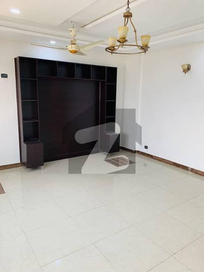 عسکری ٹاور 1 ڈی ایچ اے ڈیفینس فیز 2,ڈی ایچ اے ڈیفینس,اسلام آباد میں 4 کمروں کا 13 مرلہ فلیٹ 4.6 کروڑ میں برائے فروخت۔