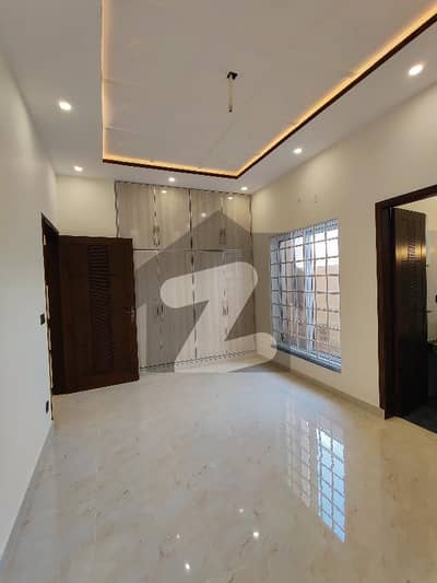 جوبلی ٹاؤن لاہور میں 5 کمروں کا 5 مرلہ مکان 1.88 کروڑ میں برائے فروخت۔