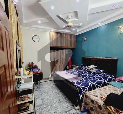 پی سی ایس آئی آر سٹاف کالونی لاہور میں 9 کمروں کا 8 مرلہ مکان 3.2 کروڑ میں برائے فروخت۔