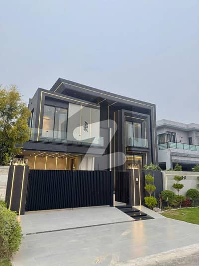 HIGH-END LIVING! SOPHISTICATED 1 KANAL HOME IN DHA PHASE 5