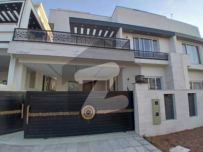 بحریہ انکلیو بحریہ ٹاؤن,اسلام آباد میں 5 کمروں کا 10 مرلہ مکان 5.5 کروڑ میں برائے فروخت۔