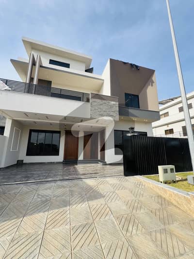 ڈی ۔ 12 اسلام آباد میں 6 کمروں کا 10 مرلہ مکان 12.5 کروڑ میں برائے فروخت۔