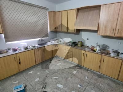 جی ۔ 9 اسلام آباد میں 3 کمروں کا 14 مرلہ بالائی پورشن 1.51 لاکھ میں کرایہ پر دستیاب ہے۔