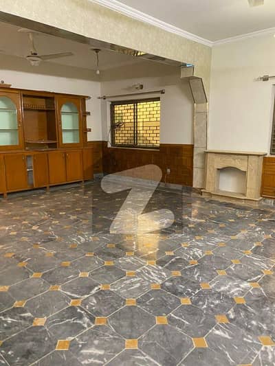 16 Marla Ground Portion 3 Bedrooms Attach Bathrooms DD Car Parking