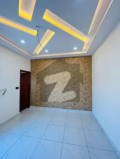 Prime Location 5 Marla House For sale Available In Zakariya Town