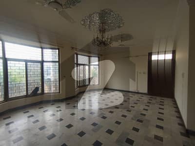 آئی ۔ 8 اسلام آباد میں 2 کمروں کا 12 مرلہ بالائی پورشن 1.2 لاکھ میں کرایہ پر دستیاب ہے۔