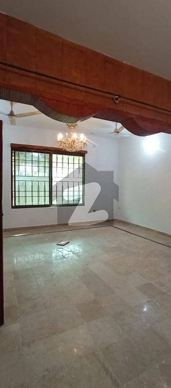 پی ڈبلیو ڈی ہاؤسنگ سکیم اسلام آباد میں 5 کمروں کا 10 مرلہ مکان 1.35 لاکھ میں کرایہ پر دستیاب ہے۔