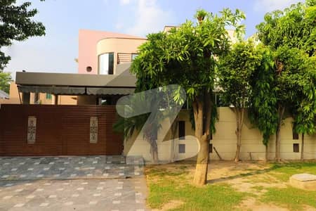 ڈی ایچ اے فیز 4 - بلاک ڈیڈی فیز 4,ڈیفنس (ڈی ایچ اے),لاہور میں 5 کمروں کا 1 کنال مکان 9.0 کروڑ میں برائے فروخت۔