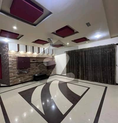 نیو سُپر ٹاؤن لاہور میں 6 کمروں کا 1 کنال مکان 3.0 لاکھ میں کرایہ پر دستیاب ہے۔