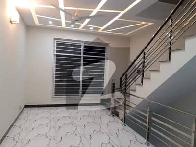 ڈی ۔ 12 اسلام آباد میں 6 کمروں کا 1 کنال مکان 7.5 لاکھ میں کرایہ پر دستیاب ہے۔