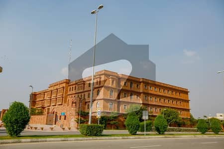 A Perfect Family Haven 5 Marla House For Sale (Gas Available) Sector B Bahria Town Lahore.