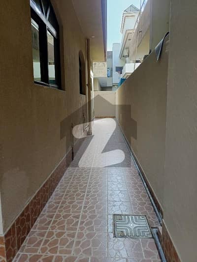 10 Marla full House 3 bedroom attach washroom tv lounch Dring room 2 kicthen gated are hot location