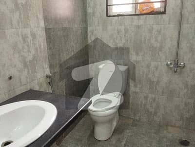 بحریہ ٹاؤن فیز 4 بحریہ ٹاؤن راولپنڈی,راولپنڈی میں 5 کمروں کا 10 مرلہ مکان 1.5 لاکھ میں کرایہ پر دستیاب ہے۔