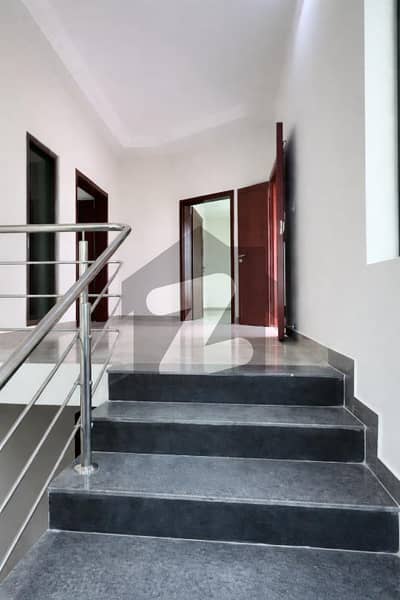 ڈی ایچ اے ڈیفنس - عسکری ولاز ڈی ایچ اے ڈیفنس ۔ سیکٹر ڈی,ڈی ایچ اے ڈیفینس,بہاولپور میں 5 کمروں کا 1 کنال مکان 4.4 کروڑ میں برائے فروخت۔