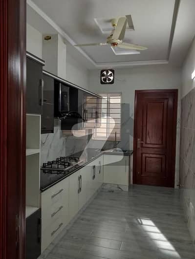 جی ۔ 13 اسلام آباد میں 2 کمروں کا 4 مرلہ زیریں پورشن 50.0 ہزار میں کرایہ پر دستیاب ہے۔