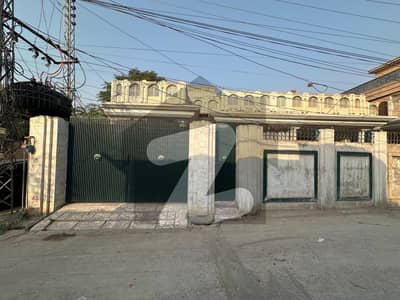 یونیورسٹی روڈ پشاور میں 5 کمروں کا 11 مرلہ مکان 3.6 کروڑ میں برائے فروخت۔