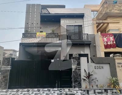 ایڈن بولیوارڈ ہاؤسنگ سکیم کالج روڈ,لاہور میں 6 کمروں کا 8 مرلہ مکان 3.4 کروڑ میں برائے فروخت۔