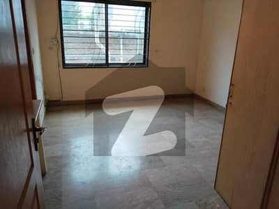 ایف ۔ 8 اسلام آباد میں 2 کمروں کا 10 مرلہ بالائی پورشن 1.5 لاکھ میں کرایہ پر دستیاب ہے۔