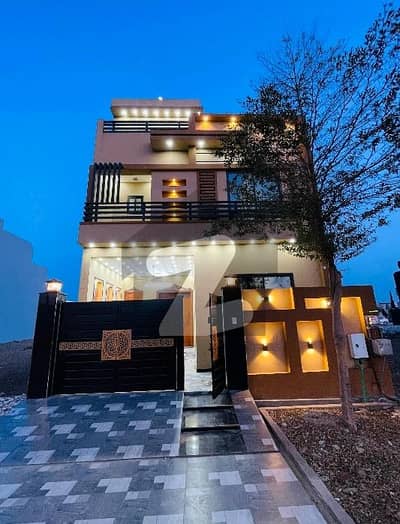 Prime Location 5 Marla House In Stunning Royal Palm City Is Available For sale