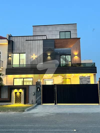 بحریہ ٹاؤن سیکٹر سی بحریہ ٹاؤن,لاہور میں 5 کمروں کا 10 مرلہ مکان 98.0 ہزار میں کرایہ پر دستیاب ہے۔