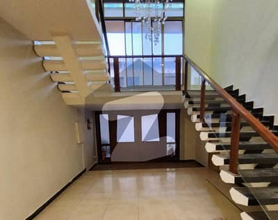 Beautiful Luxurious 6 Bedroom House