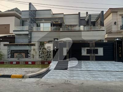 جوڈیشل کالونی فیز 3 جوڈیشل کالونی,لاہور میں 5 کمروں کا 1 کنال مکان 7.5 کروڑ میں برائے فروخت۔