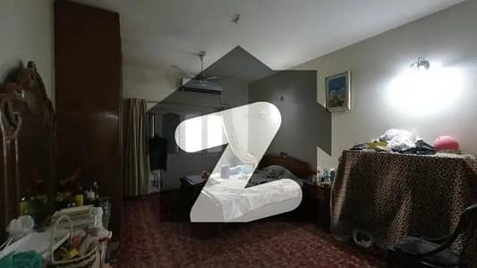 گلشنِ اقبال - بلاک 3 گلشنِ اقبال,گلشنِ اقبال ٹاؤن,کراچی میں 9 کمروں کا 10 مرلہ مکان 7.5 کروڑ میں برائے فروخت۔